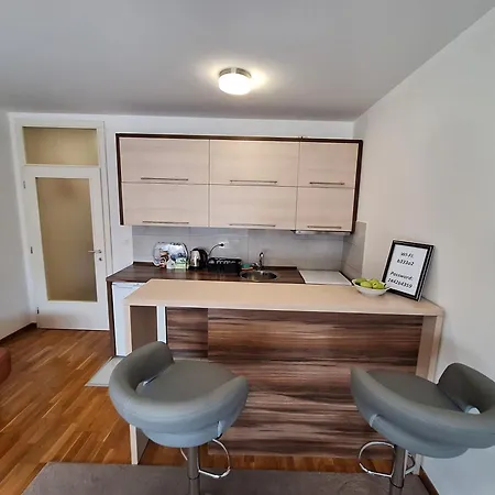 Sarah - Autobuska Stanica Apartment