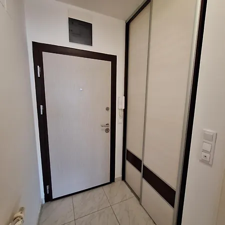 Sarah - Autobuska Stanica Tuzla