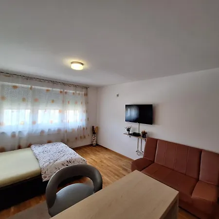 Sarah - Autobuska Stanica